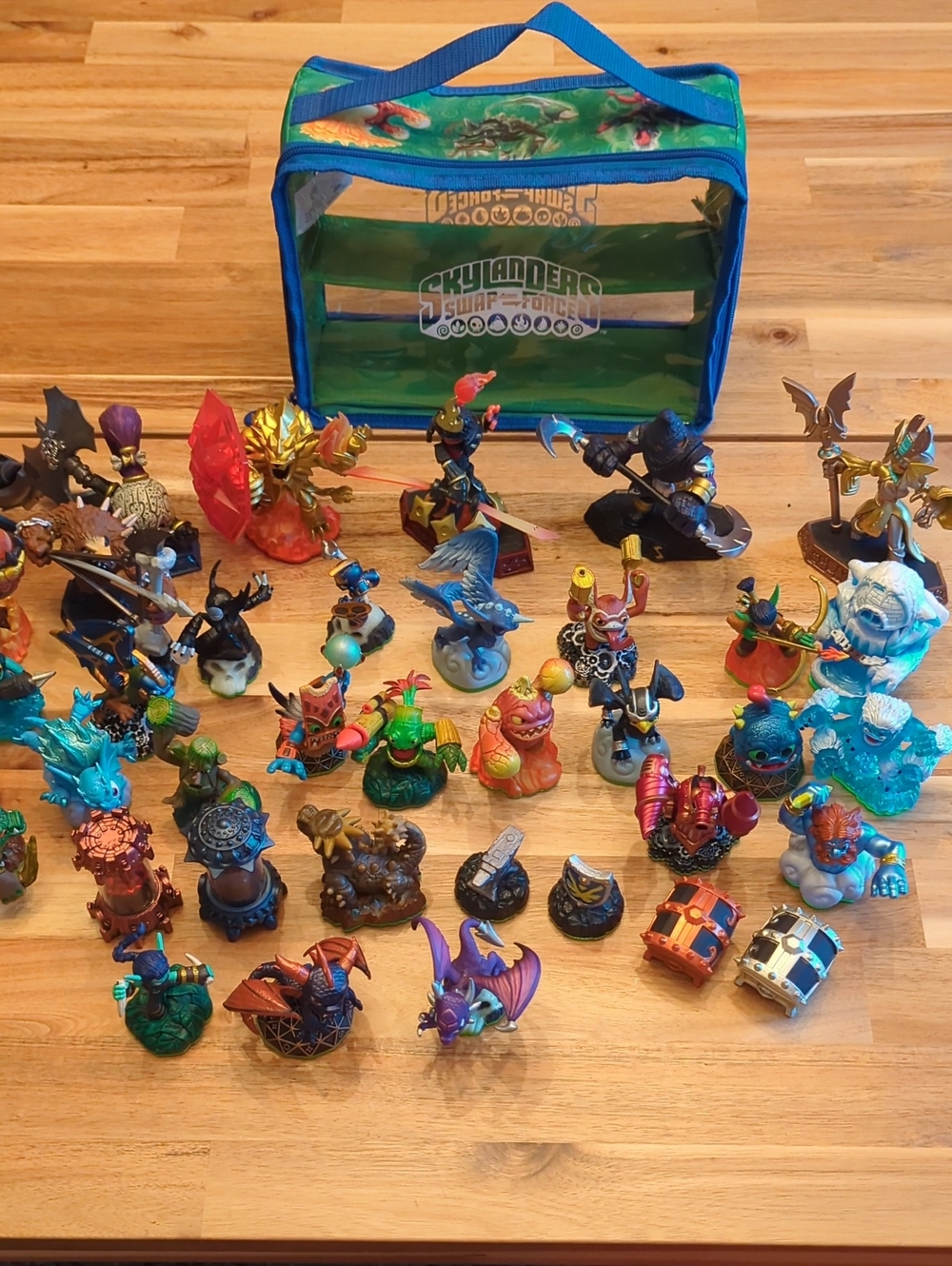 Skylanders Activision Swap Force Assorted Lot Of Figures With Case